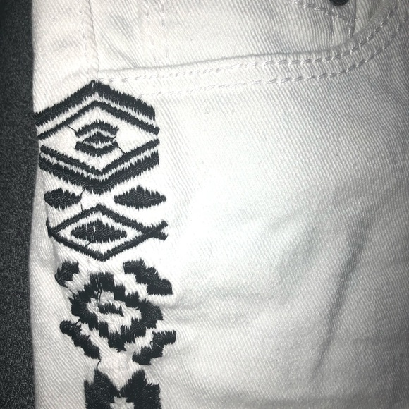 White denim shorts - Picture 3 of 6